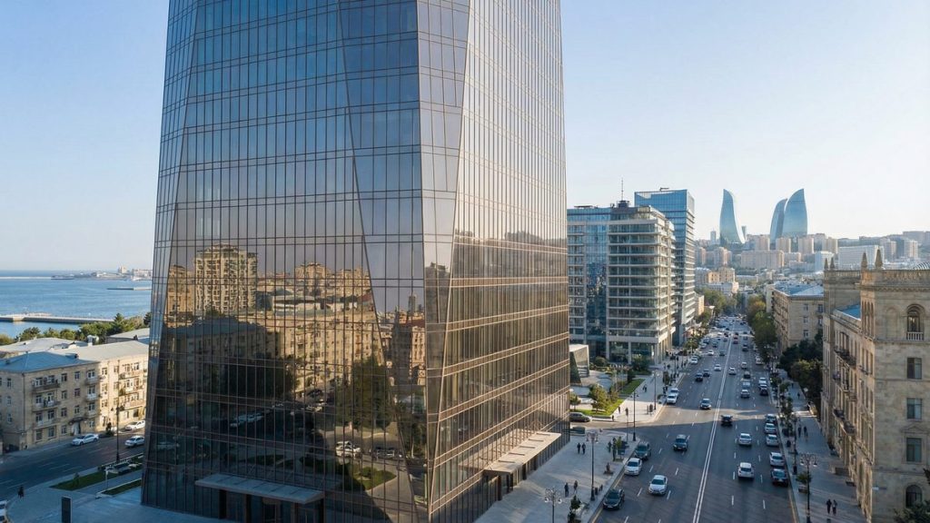 Müasir kommersial binanın alüminium cəbhə sistemi ilə görünüşü