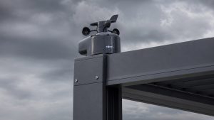 Motorlu avtomatik pergola sistemləri - yağış və külək sensorları ilə təchiz edilmiş