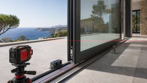 Proglass peşəkar komandası tərəfindən villada ağır HBŞB şüşələrinin montajı