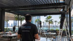 Proglass mütəxəssis komandası tərəfindən restoran pergolasında aparılan illik servis